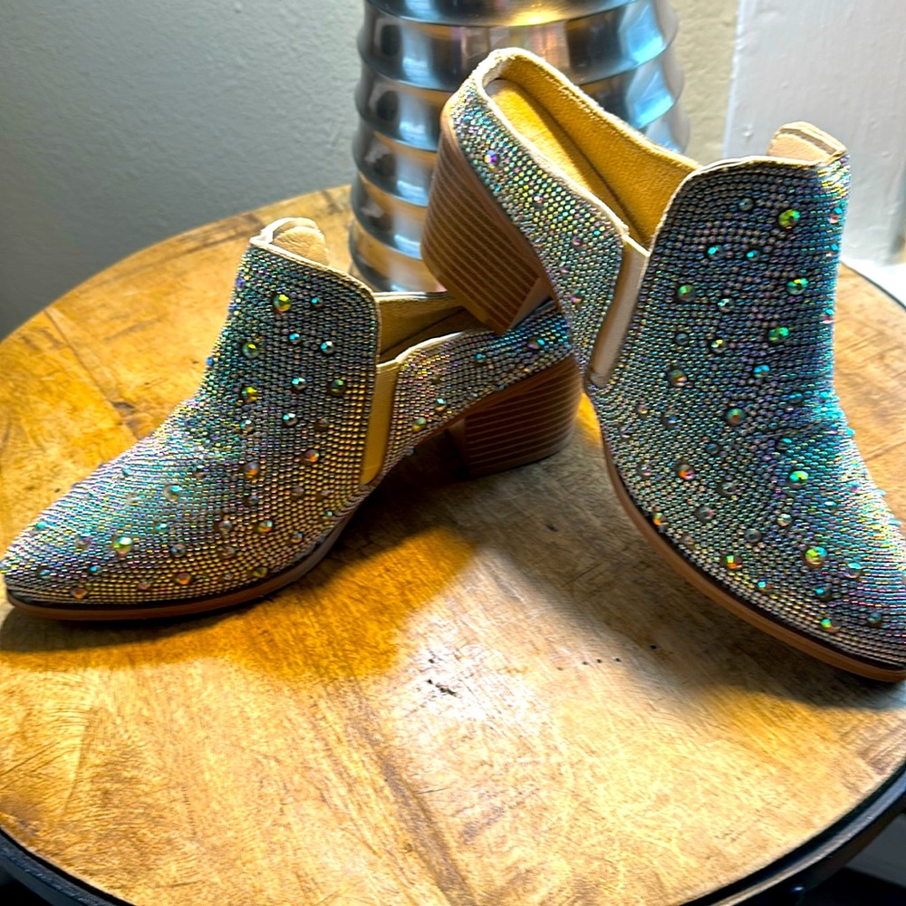 SALE ** NEW ** Embellished Crystal Mules